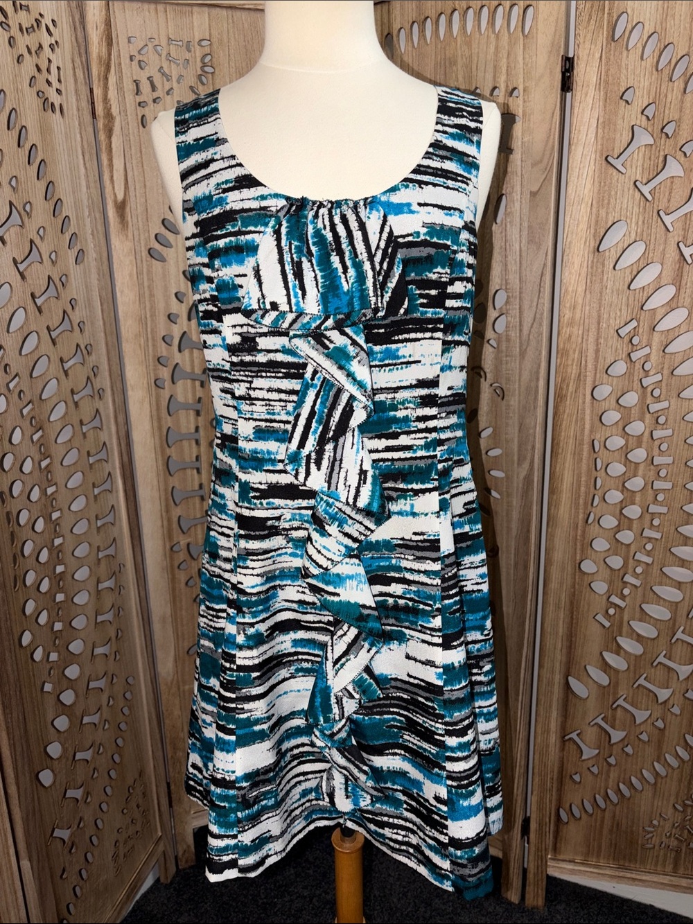 KENSIE Teal, Black, and White Sleeveless Patterned Dress with Ruffle Front